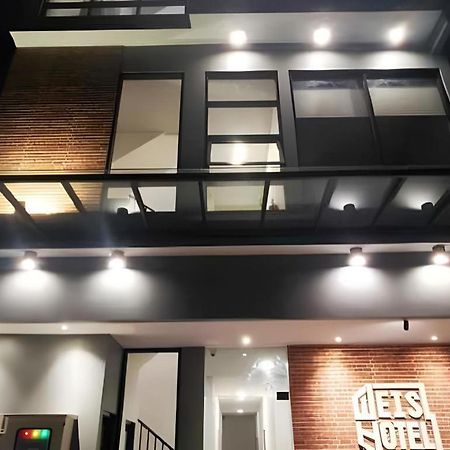 Weis Hotel Simpang Lima Семаранг Екстер'єр фото